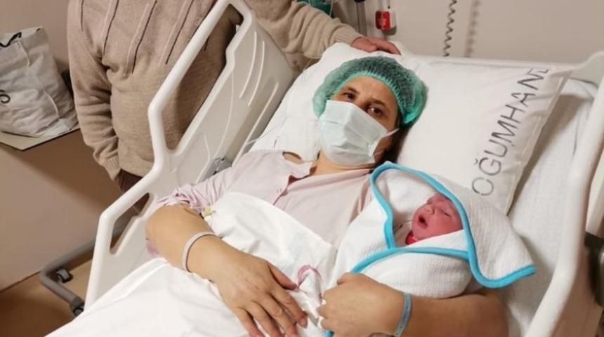 Giresun&rsquo;da yılın ilk bebeği d&uuml;nyaya geldi