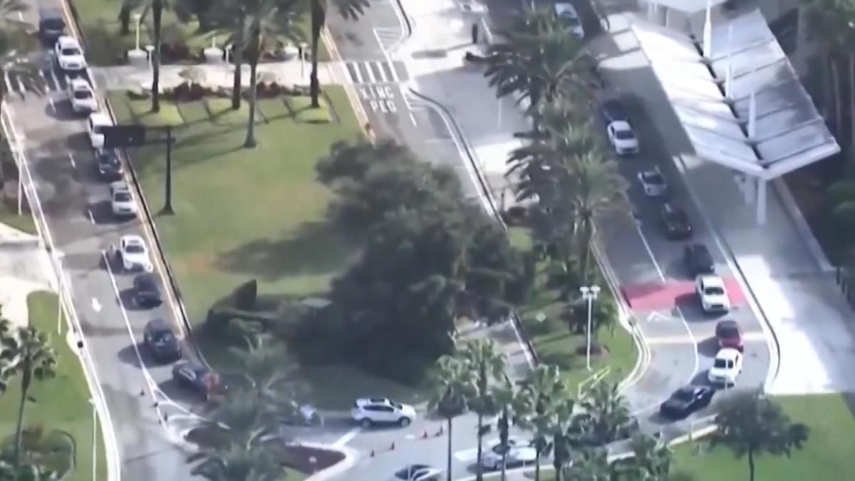 ABD&rsquo;de aşı i&ccedil;in metrelerce kuyruk