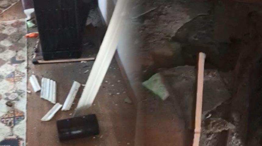 Ortalık savaş alanına döndü: Evin içinden büyük bir gürültü koptu