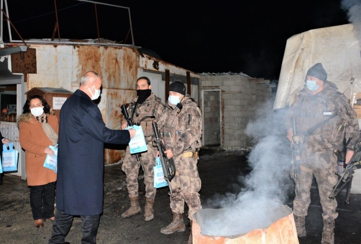 Başkan Akman&rsquo;dan sağlık &ccedil;alışanları ile g&uuml;venlik g&uuml;&ccedil;lerine yeni yıl ziyareti