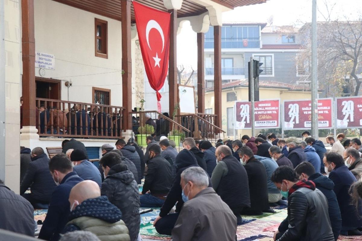 Yeni yılın ilk Cuma namazı tedbirler kapsamında kılındı