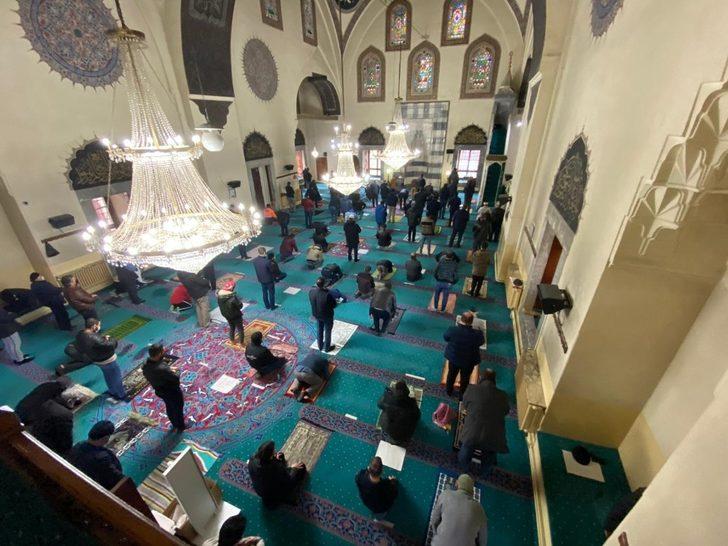 Afyonkarahisar’da yılın ilk cuma namazında camiler doldu taştı G2