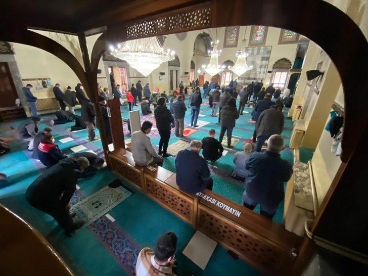 Afyonkarahisar’da yılın ilk cuma namazında camiler doldu taştı G3