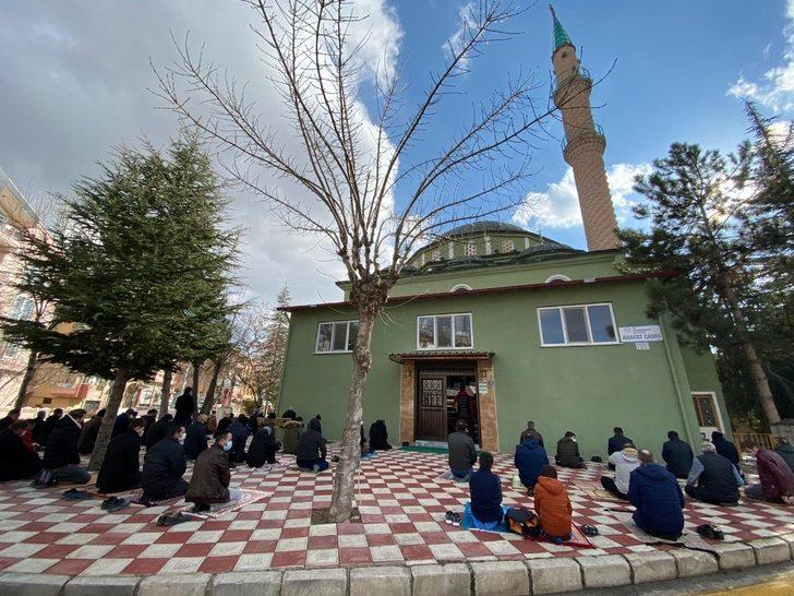 Afyonkarahisar’da yılın ilk cuma namazında camiler doldu taştı G5