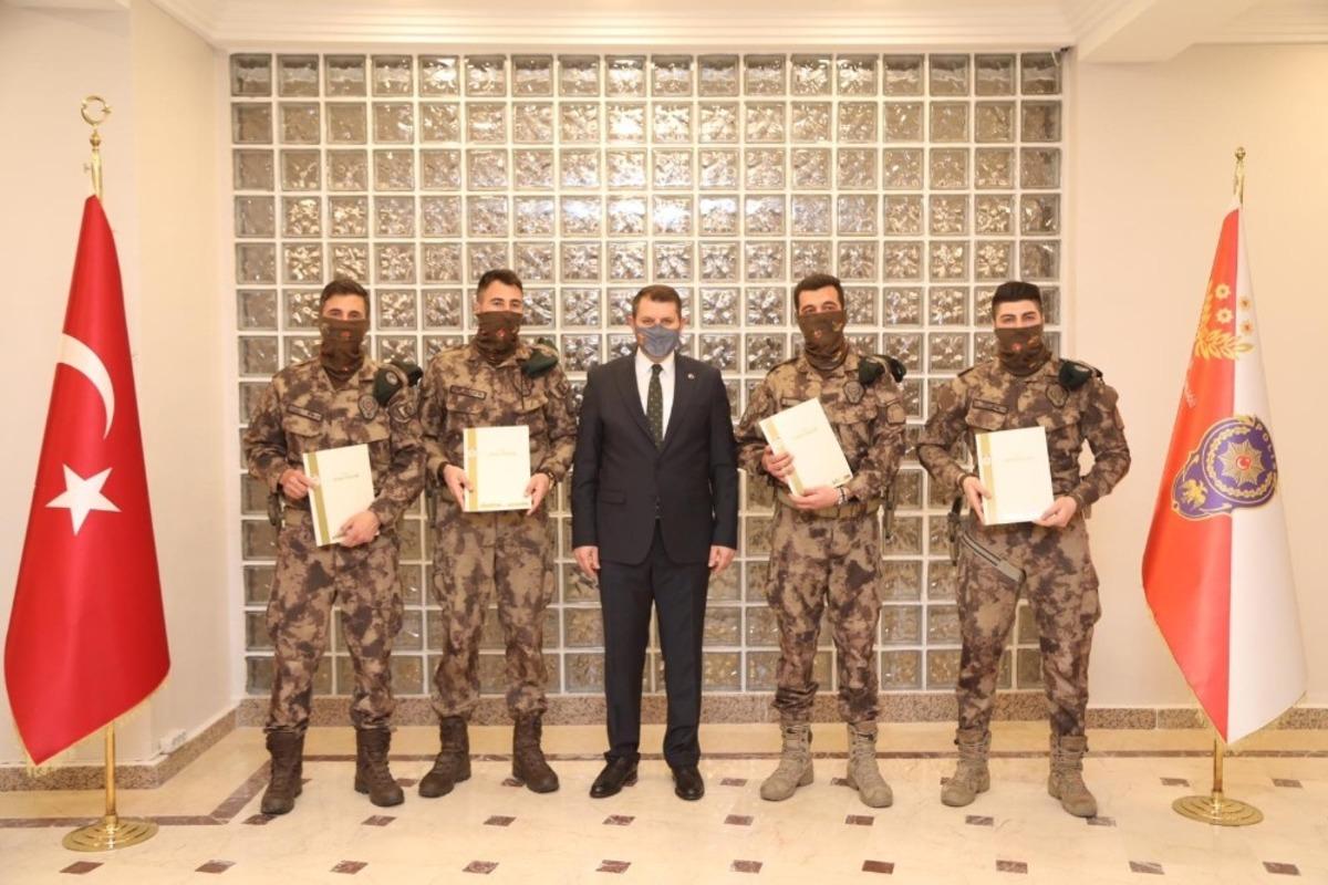 Kahramanlara Vali&rsquo;den &ouml;d&uuml;l