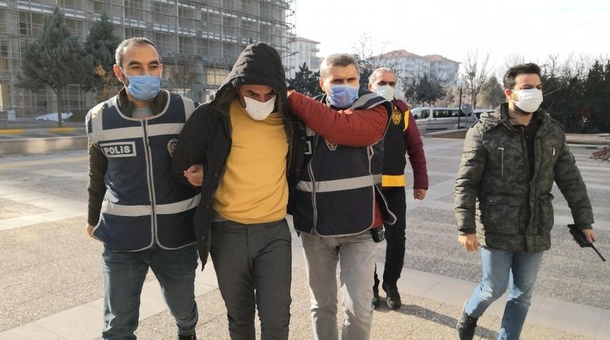 Amcasını &ouml;ld&uuml;ren zanlı tutuklandı