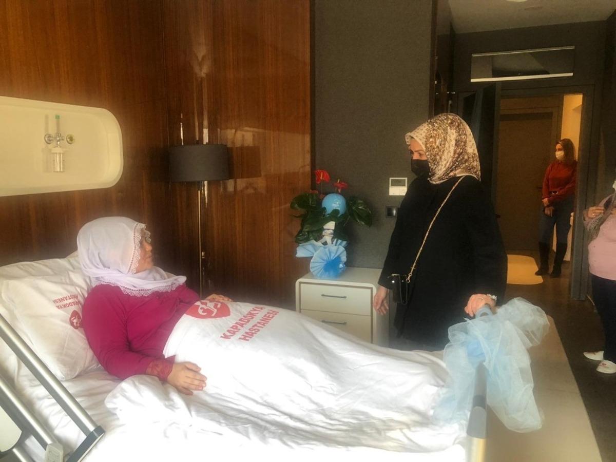 Melek Arı&rsquo;dan yeni yılın ilk bebeğine ziyaret