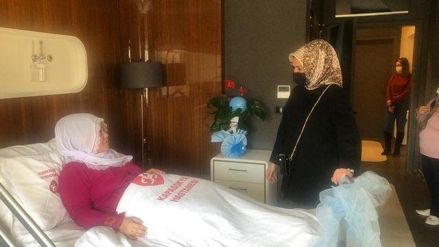 Melek Arı’dan yeni yılın ilk bebeğine ziyaret