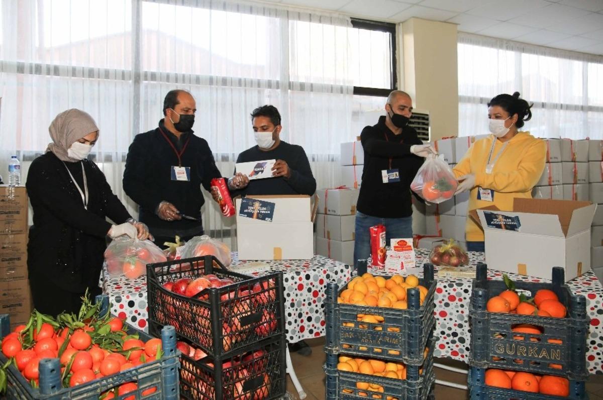 Yeni yıl paketleri ihtiya&ccedil; sahibi vatandaşlara ulaştırıldı