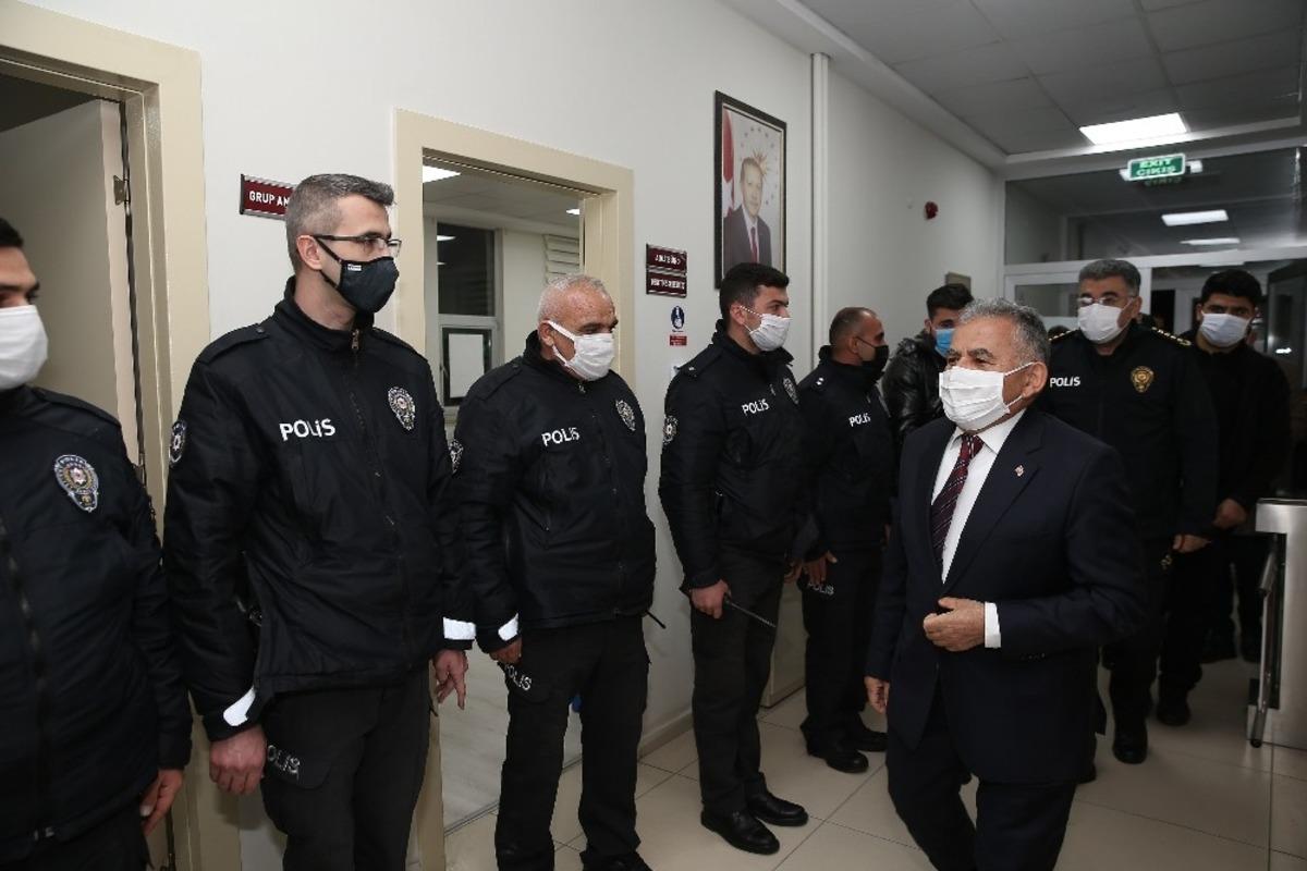 Başkan ve Validen g&ouml;revlilere hem moral hem de yeni yıl ziyareti