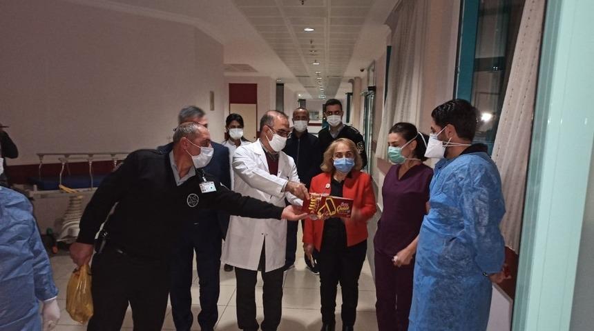 DÜ Hastanesi Başhekimi Akdağ’dan sağlık çalışanlarına yeni yıl ziyareti