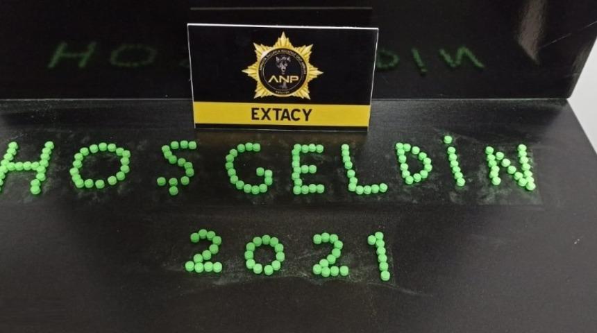 Ş&uuml;pheli ara&ccedil;tan uyuşturucu hap &ccedil;ıktı