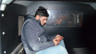 Kısıtlamaya uymayan genç, saklandığı apartmanın bodrumunda yakalandı