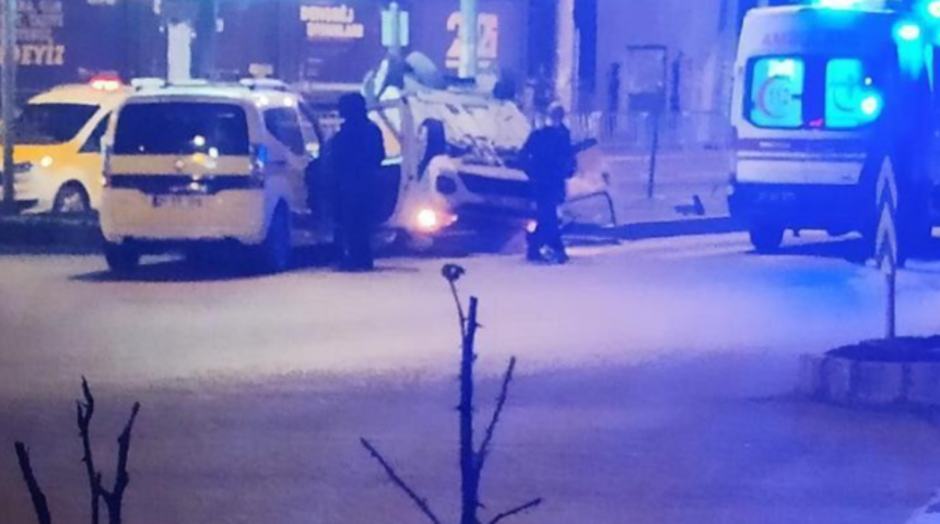 Kısıtlamada taksiciler boş yolda kafa kafaya çarpıştı: 2 yaralı