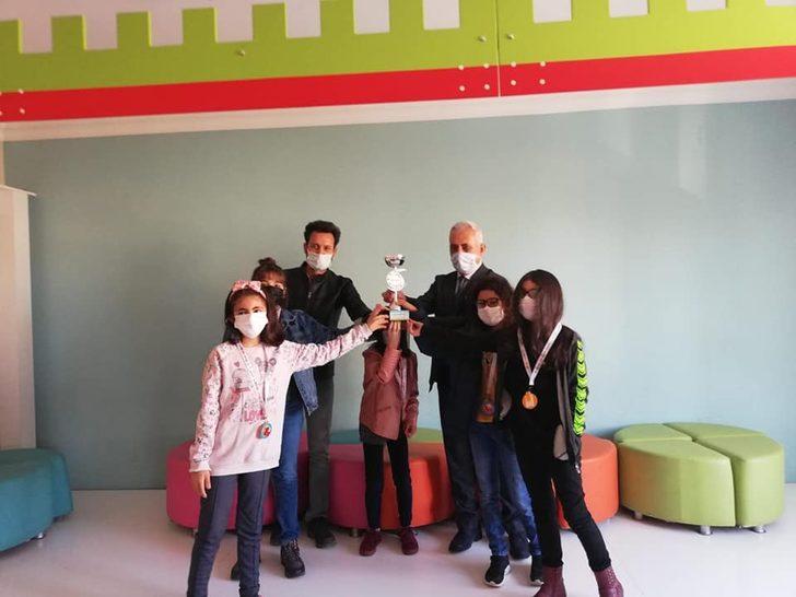 Kozan’lı minik bilim kahramanları ilçenin gururu oldular G1