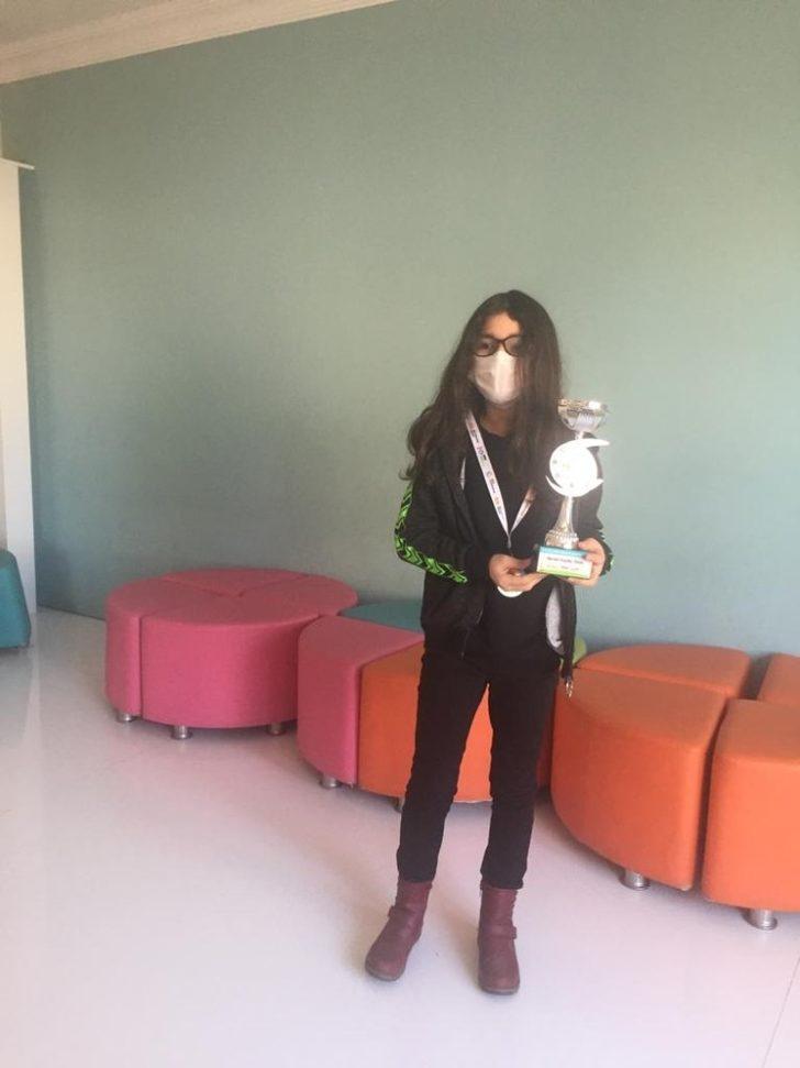 Kozan’lı minik bilim kahramanları ilçenin gururu oldular G3