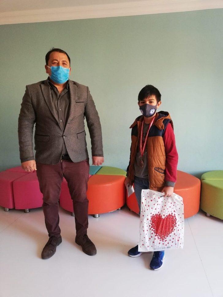 Kozan’lı minik bilim kahramanları ilçenin gururu oldular G4