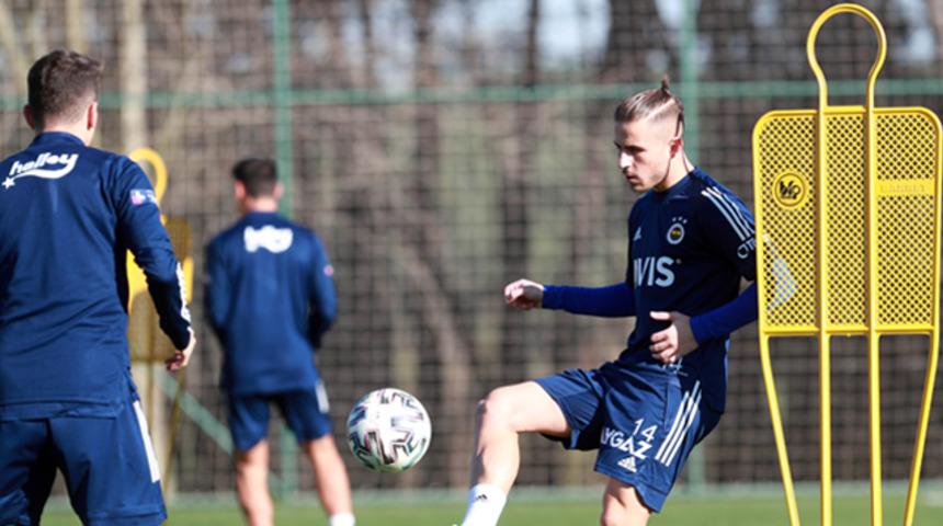 Fenerbahçe'de Ferdi Kadıoğlu takımdan ayrı çalıştı