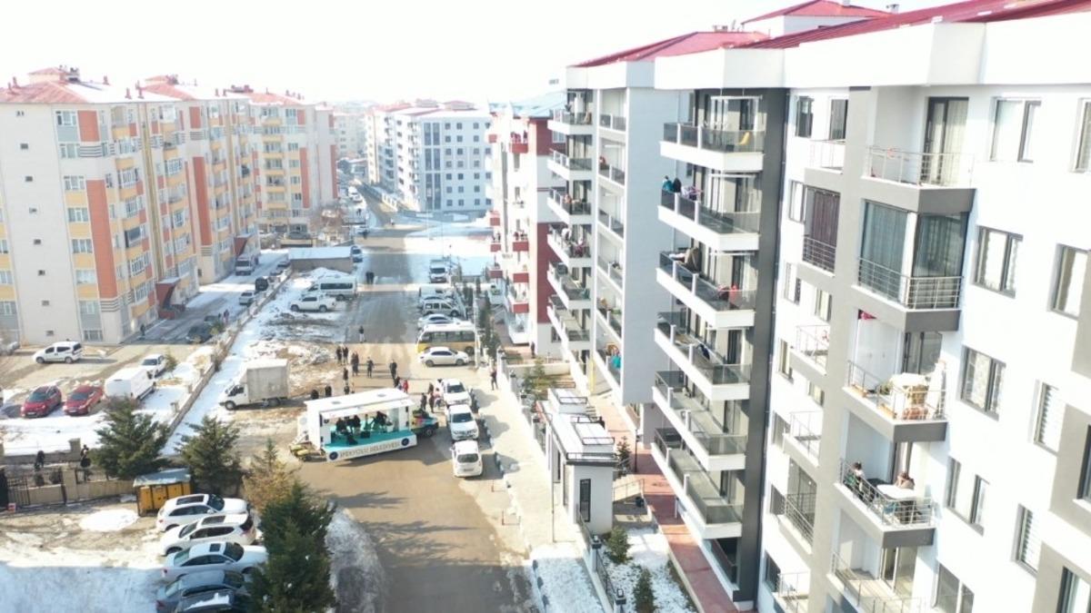 İpekyolu&rsquo;nda vatandaşlar yeni yıla eğlenerek girdi