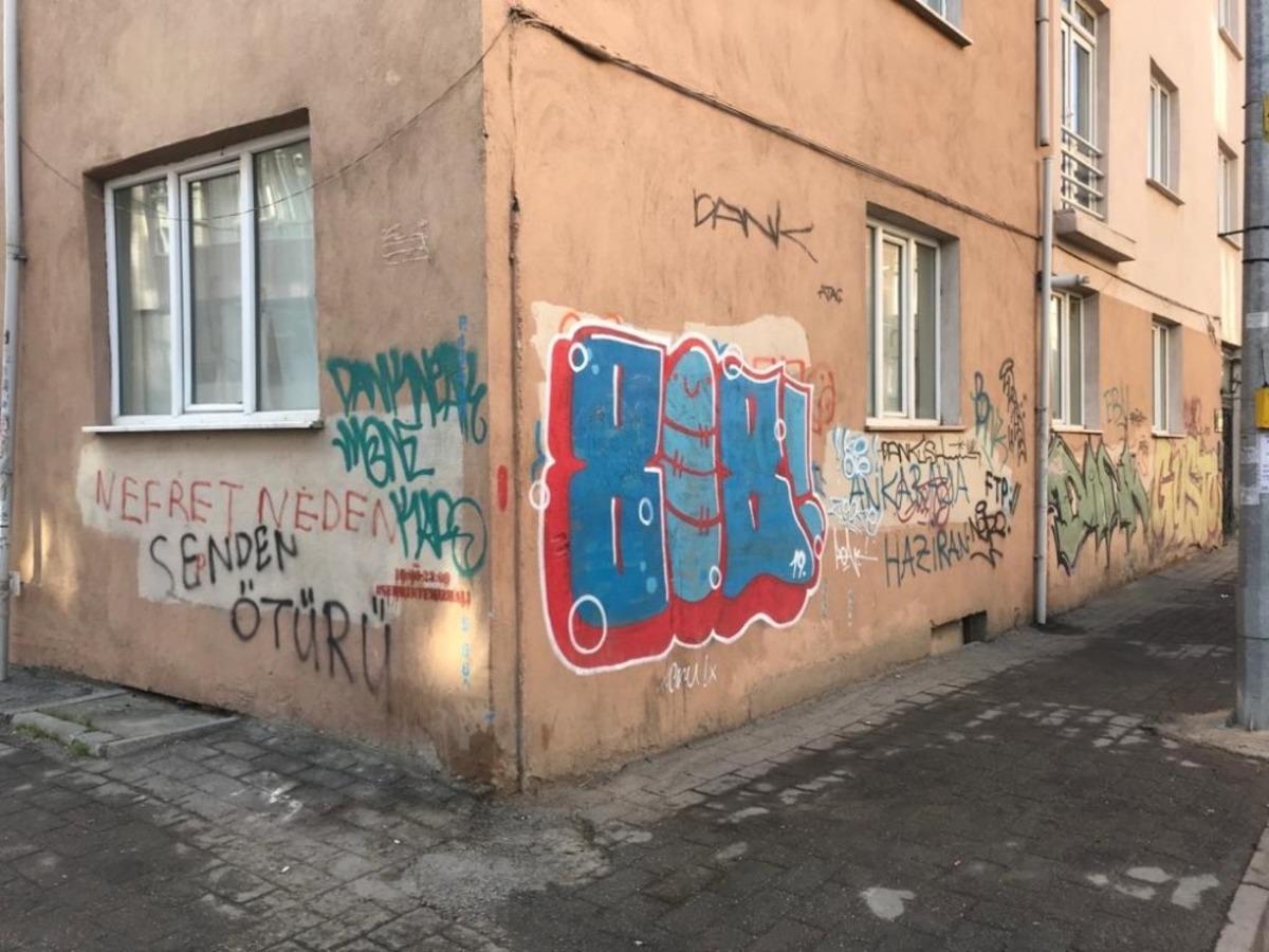 Eskişehir&rsquo;de binaların duvarları karalama defterine d&ouml;nd&uuml;
