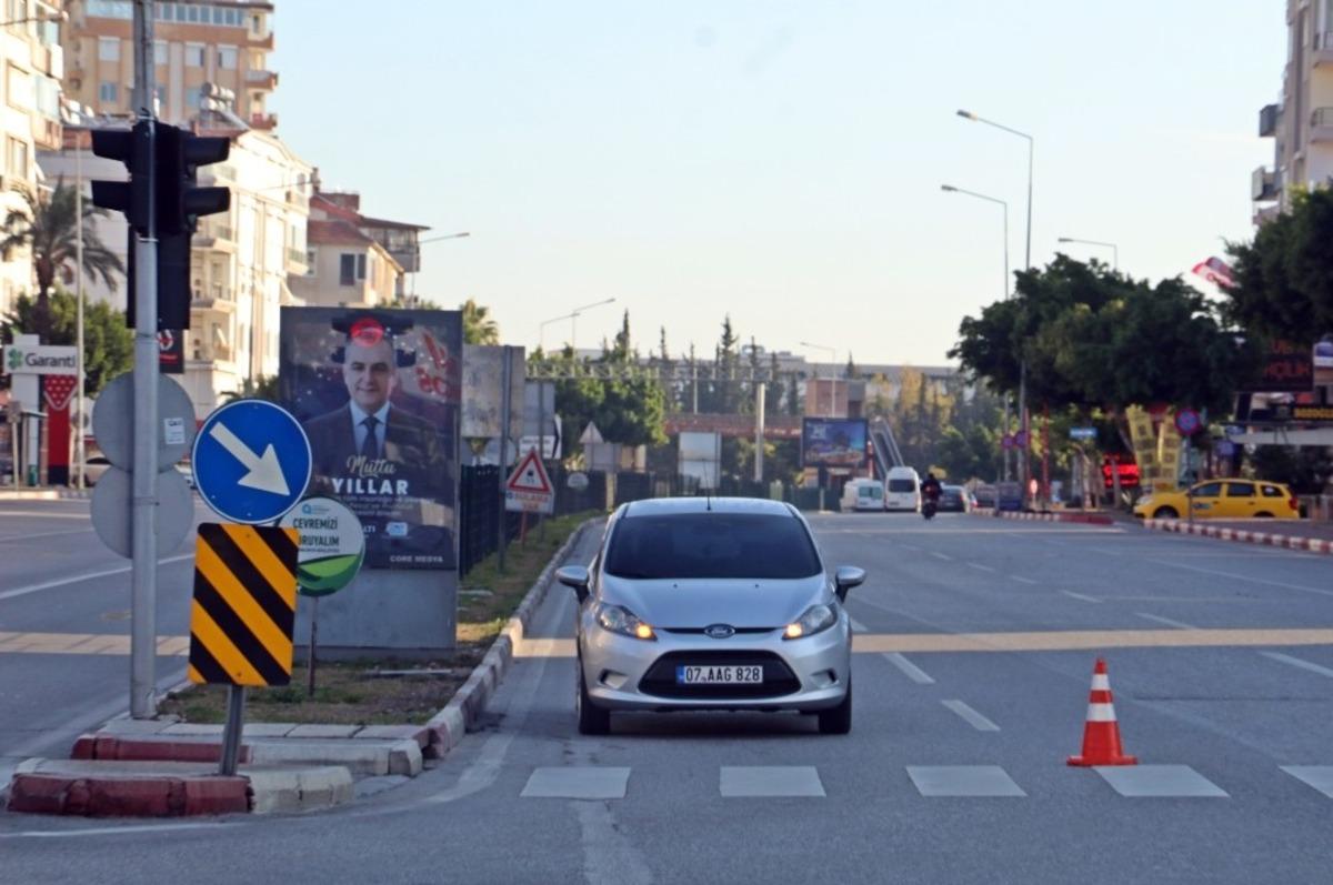 Ters y&ouml;nde giden s&uuml;r&uuml;c&uuml;, kırmızı ışıkta beklerken yakalandı