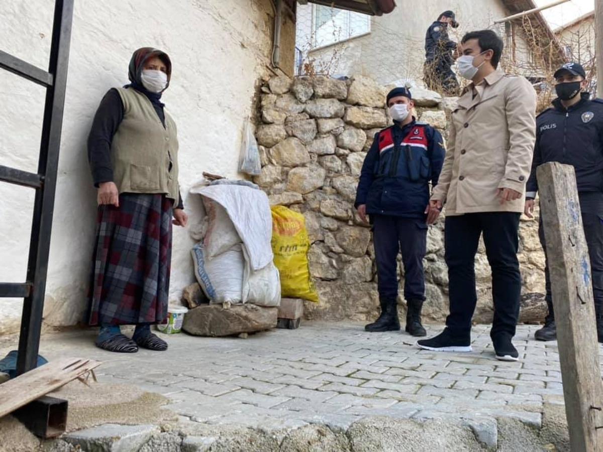 Kaymakam &Ccedil;elik, kısıtlama g&uuml;nlerinde yaşlıları ve engelli vatandaşları unutmadı