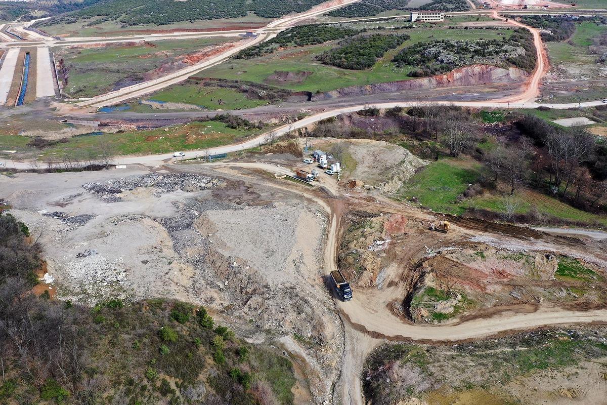 Bursa B&uuml;y&uuml;kşehir Belediyesi &ccedil;evreye ka&ccedil;ak hafriyat d&ouml;kenlere 5,8 milyon TL ceza kesti