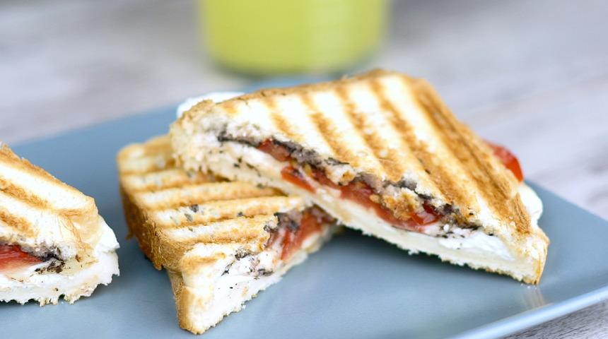 Çıtır Akdeniz Tostu