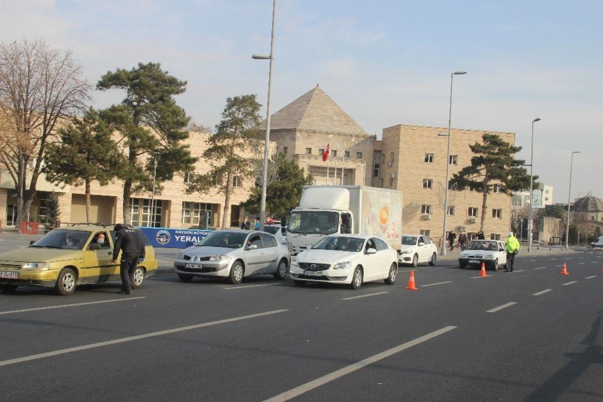 Kayseri&rsquo;de polis ekiplerinin denetimleri s&uuml;r&uuml;yor