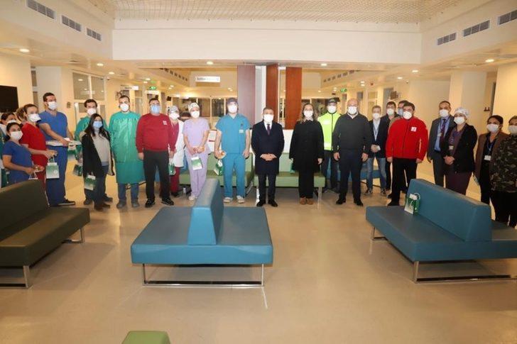 Vali Atay sağlık çalışanlarını ziyaret etti G3