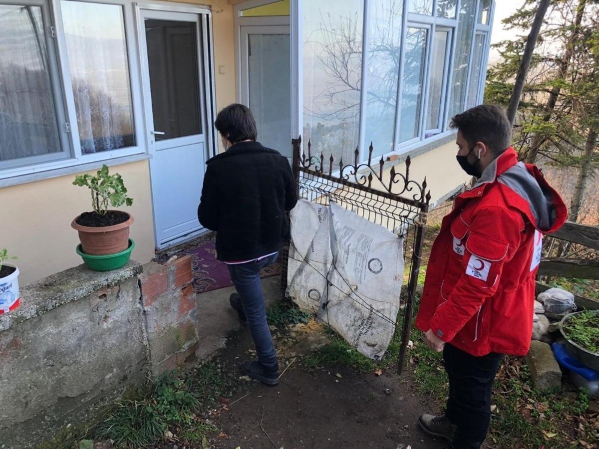 Gen&ccedil; Kızılay G&ouml;n&uuml;ll&uuml;leri ihtiya&ccedil; sahiplerine destek oldu