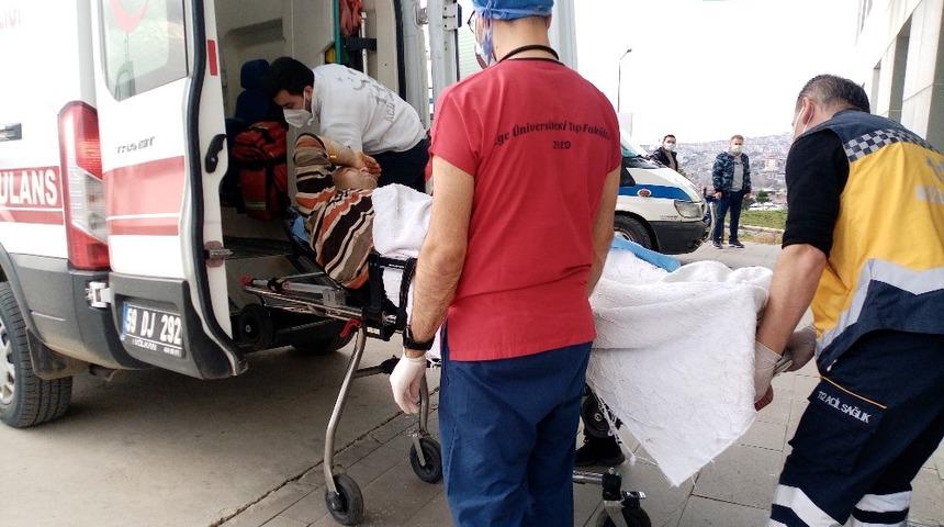 Av t&uuml;feğiyle domuzu vurdu, seken kurşun arkadaşını yaraladı