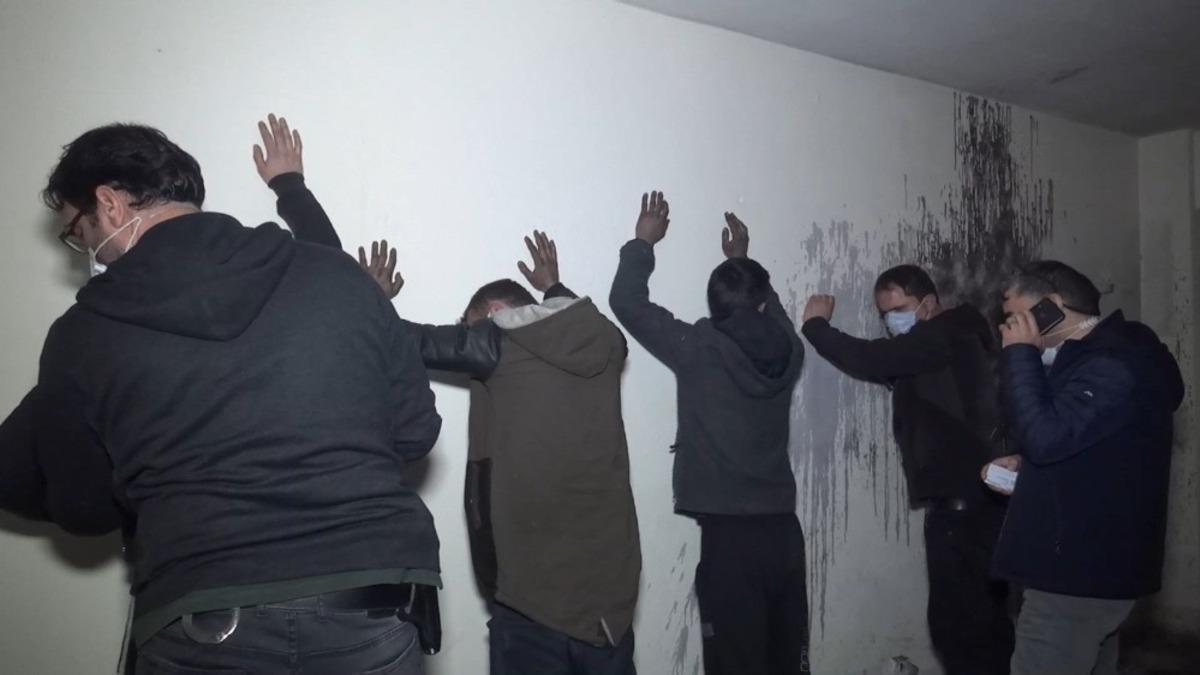 (&Ouml;zel) Bursa&rsquo;da kısıtlamada uyuşturucu partisine polis baskını