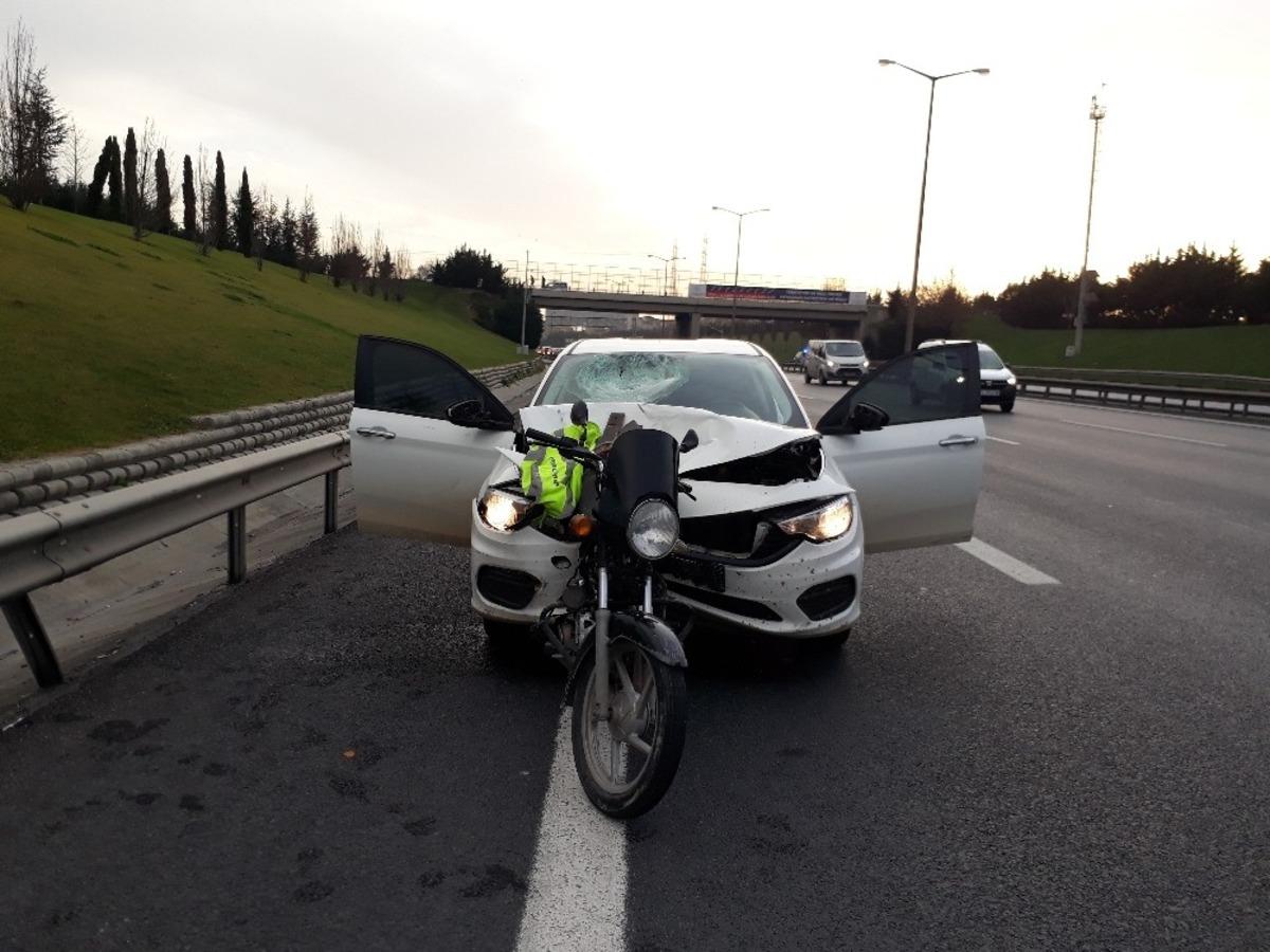 Başakşehir&rsquo;de feci kaza: Motosikletli metrelerce s&uuml;r&uuml;klendi