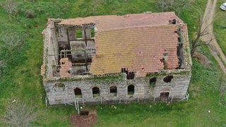 Defineciler tarihi kiliseyi talan etti! Kazılmadık yer bırakmadılar