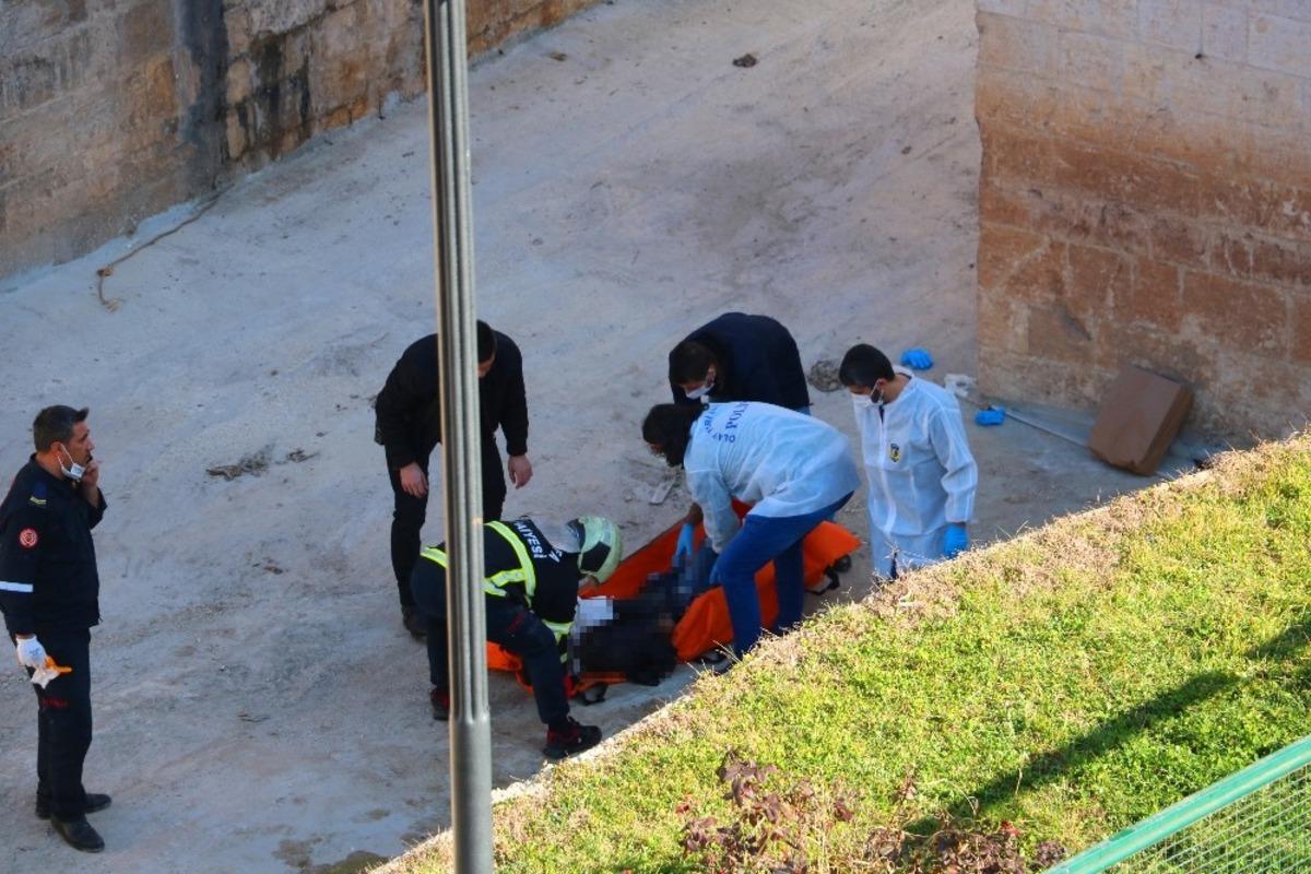 Şanlıurfa&rsquo;da tarihi derede erkek cesedi bulundu