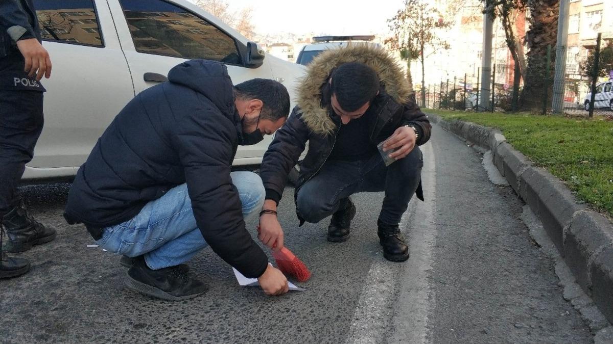 Narkotik polisi fır&ccedil;a ile asfalttan uyuşturucu s&uuml;p&uuml;rd&uuml;