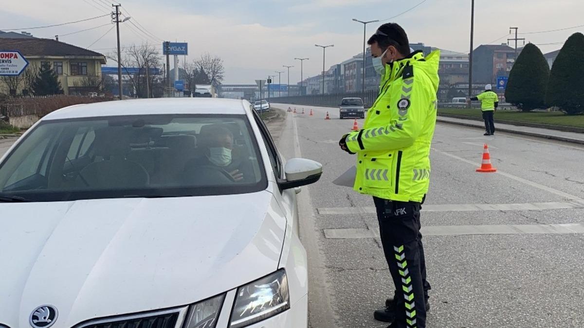 D&uuml;zce&rsquo;de kısıtlamaya rağmen sokağa &ccedil;ıkanlara ceza yağdı