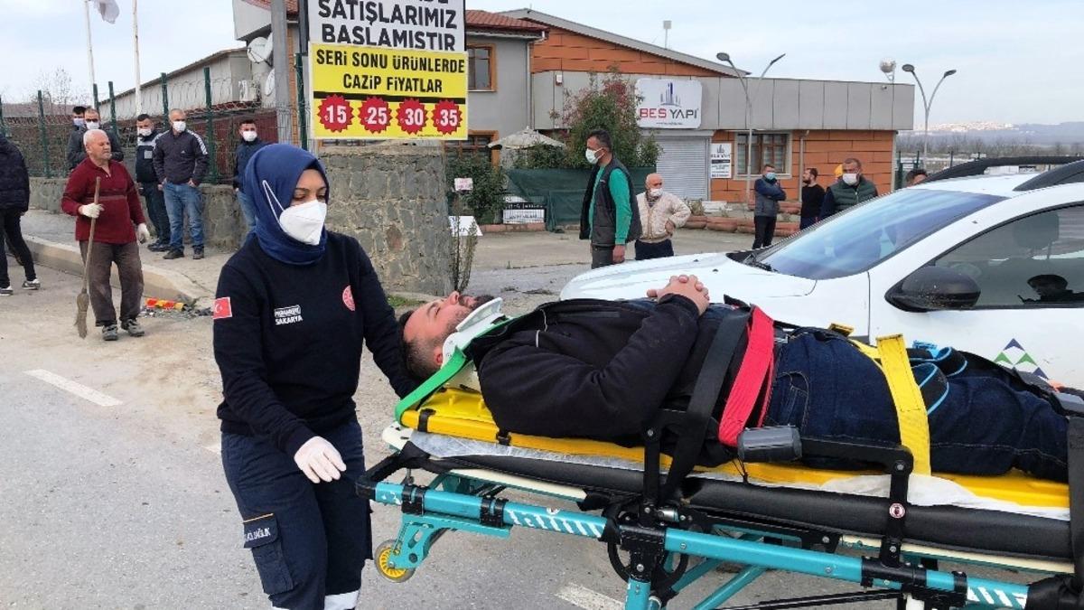 Arızaya giden SEDAŞ ekibi ile ticari taksi &ccedil;arpıştı: 5 yaralı