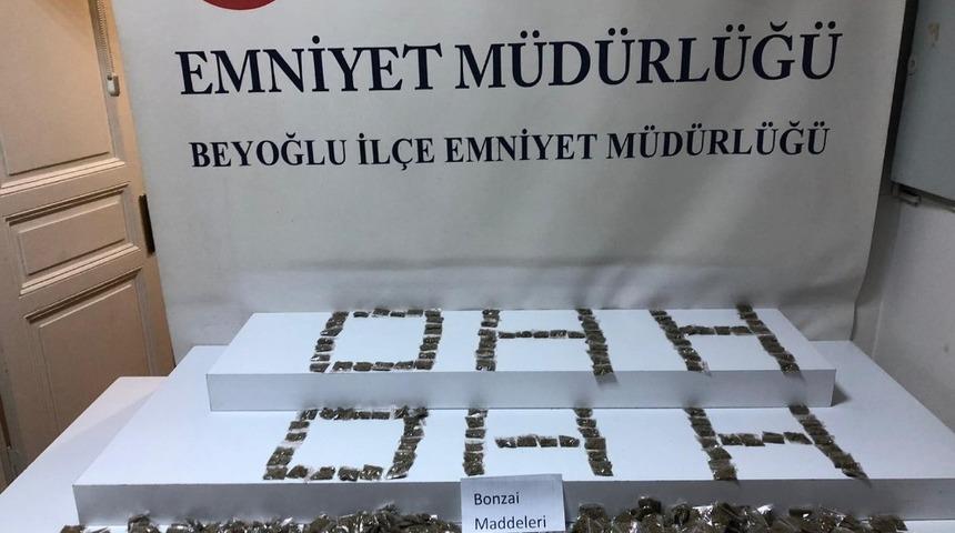 Beyoğlu&rsquo;nda metruk eve uyuşturucu operasyonu