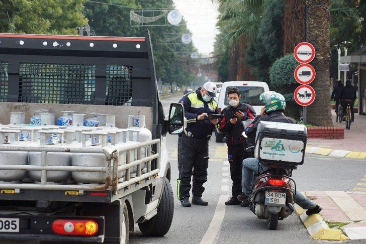 Efeler’de polis ekipleri denetimlerine devam ediyor G1