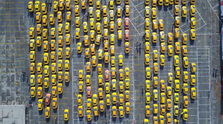 Yenikapı'ya taksici akını! Taksimetre güncelleme sırası böyle görüntülendi