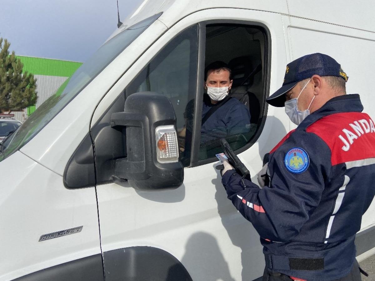 Afyonkarahisar&rsquo;da polis ve jandarma denetimlere devam ediyor