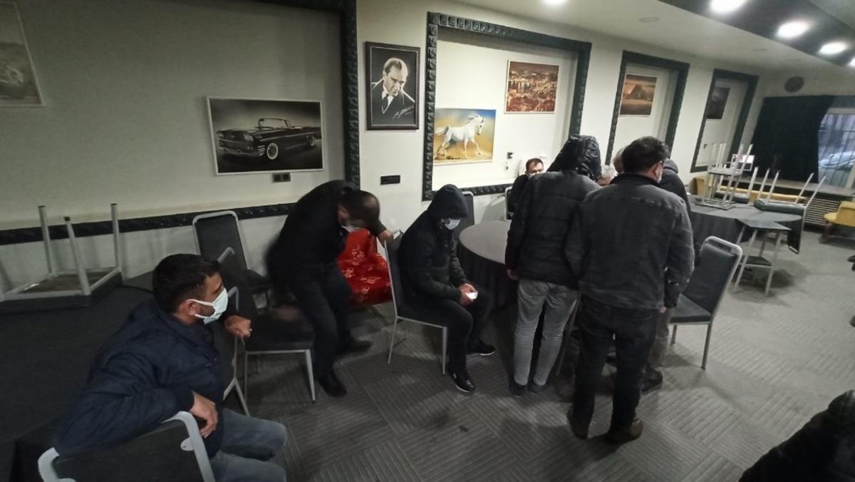 Bursa&rsquo;daki kumar baskınında kıraathane sahibinin polislere cevabı &lsquo;pes&rsquo; dedirtti