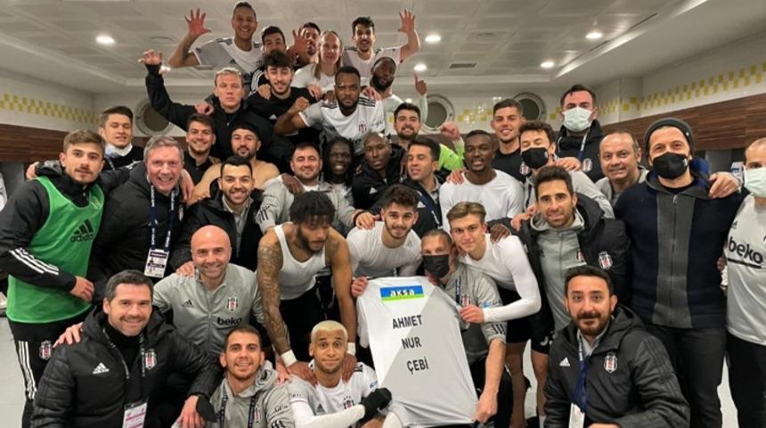 Beşiktaşlı futbolcular galibiyeti Başkan Çebi’ye armağan etti