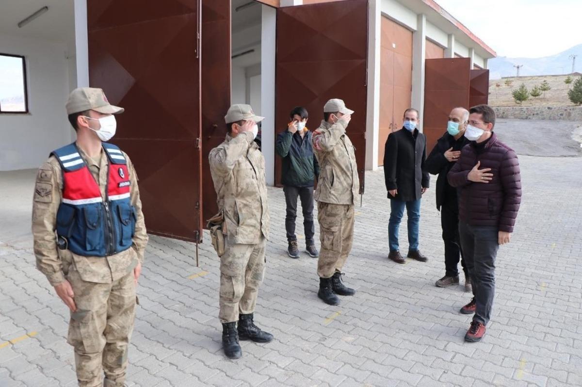 Kaymakam Kaptanoğlu, g&uuml;venlik g&uuml;&ccedil;lerini ziyaret etti