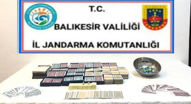 Ayvalık ve Havran’da jandarmadan 28 kişiye kumar operasyonu