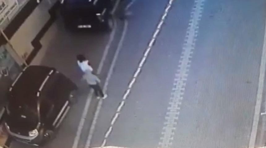 Esenyurt&rsquo;ta 11 yaşındaki kız &ccedil;ocuğuna kapka&ccedil; şoku