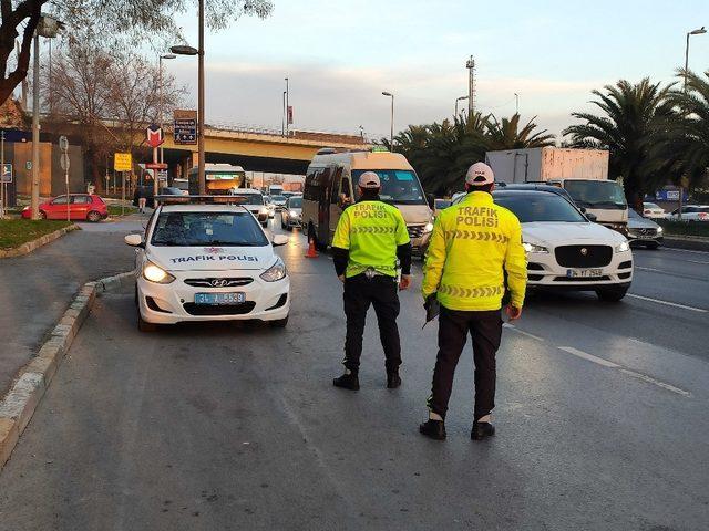Kısıtlama sonrası İstanbul’da denetimler başladı 1