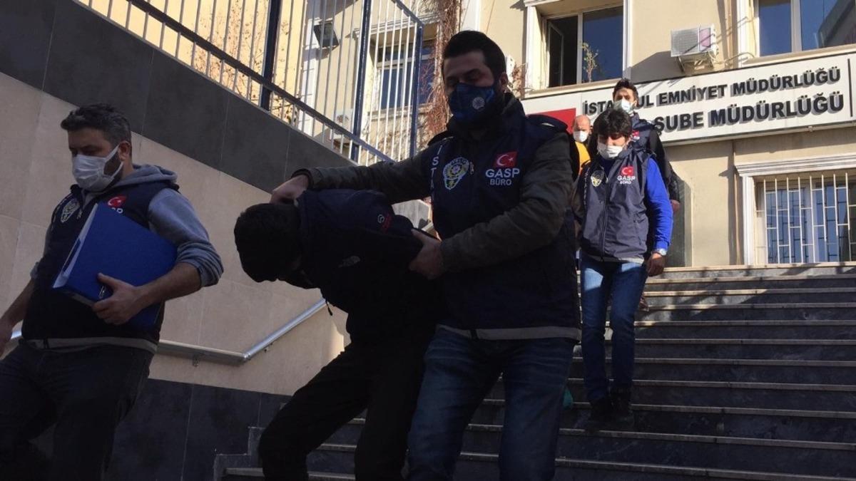 Bankadan &ccedil;ıkan adamı gasp etmeye &ccedil;alışan &ccedil;ete &uuml;yeleri yakalandı